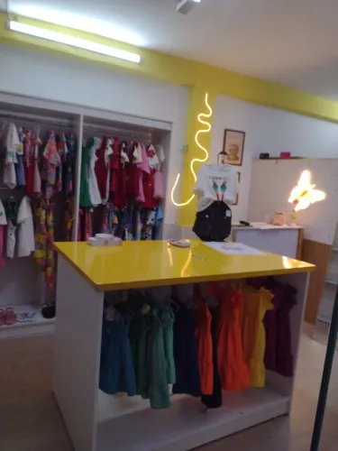 Roupas e móveis 