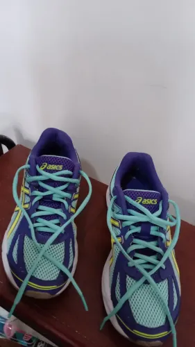 Tênis ASICS seminovo 37