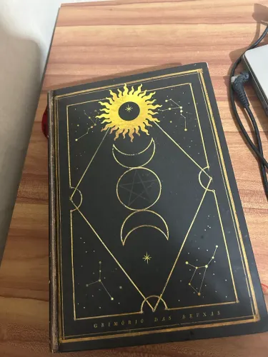 VENDO LIVROS DE BRUXARIA EM OTIMO ESTADO