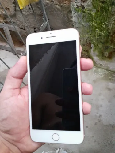 Iphone 8plus 64gb bateria 100%. O Botão do touch Id não tá funcionado, o resto funciona.