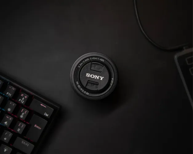 Lente Sony FE 28-60mm f/4-5.6 - Excelente Estado