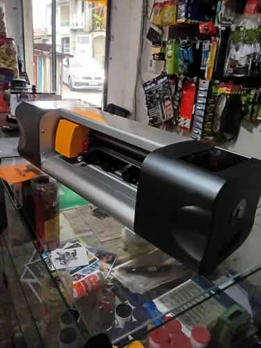 Maquina de corte para películas de celular