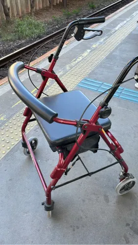 Andador Adulto com Assento