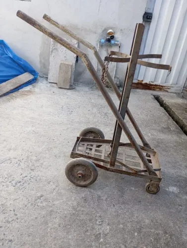 Carrinho para garrafa de oxigênio, serralheiro