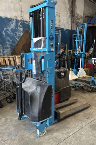 Empilhadeira Semi Elétrica 