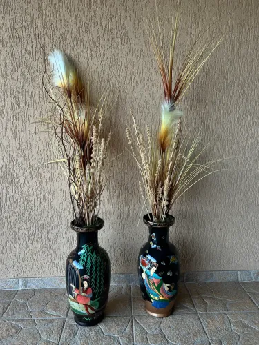 Par de Vasos Orientais Decorativos Grandes com Arranjos (Estilo Gueixa/Cerâmica Preta)