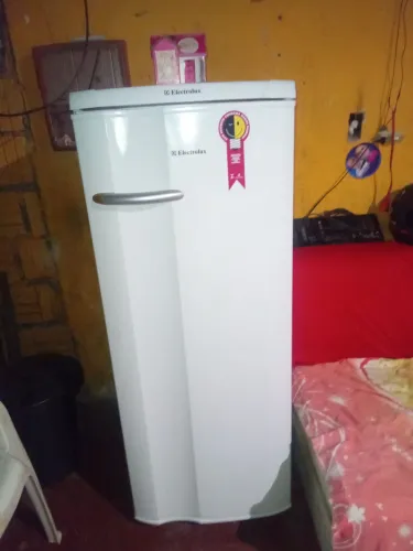 Vende-se geladeira gelando perfeitamente 