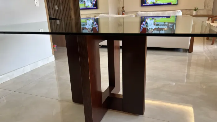 Mesa quadrada de vidro