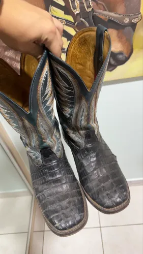 Bota em couro de jacaré 