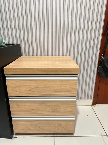 Vendo cômoda com 3 gavetas 