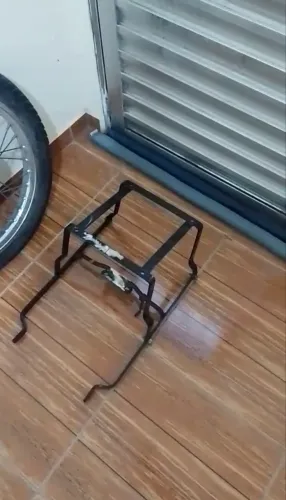 Baú de 42 litros mais o suporte