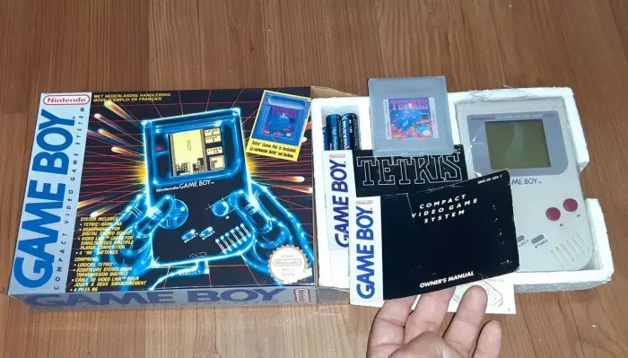 Gameboy com manuais originais + caixa e jogo
