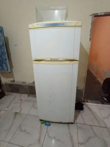 Vendo geladeira continental, faltando só o gás,
