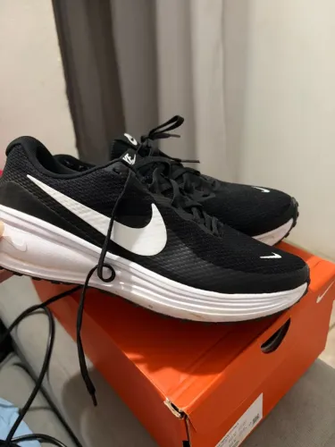 Tênis Nike original zerado usado apenas uma vez entrego na caixa , paguei 300 reais
