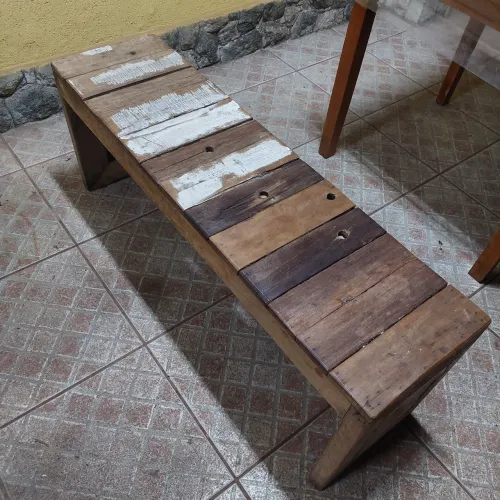 Banco de madeira rustico