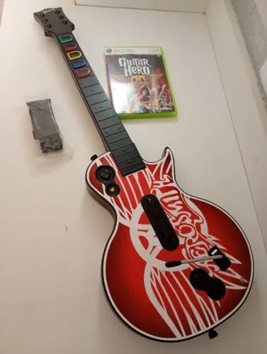 Kit Guitar Hero Aerosmith Xbox 360 Completo - Guitarra + Strap + Jogo Original + Adesivos