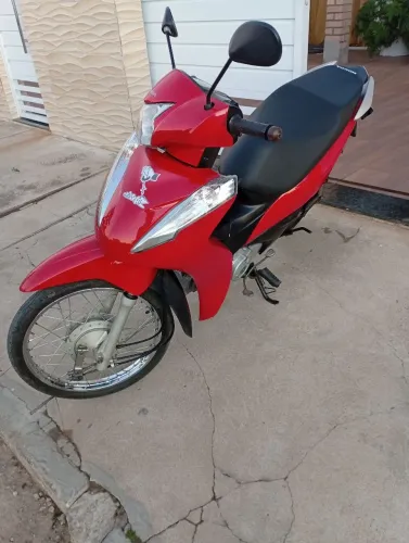 Moto zera pra vender logo. 