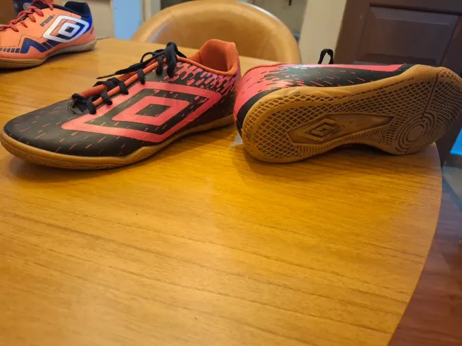 Chuteira umbro futsal tam 39 usada