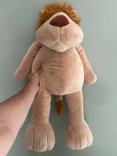 Leão de Pelucia