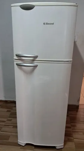 Geladeira Electrolux frost free duplex, funcionando perfeitamente em ótimo estado (Entrego
