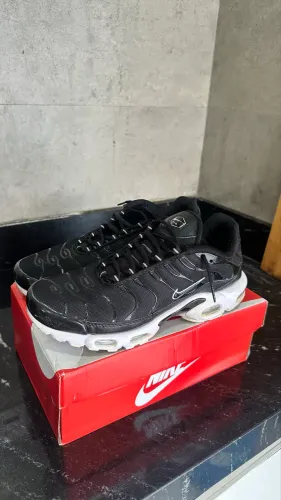 Tn black white