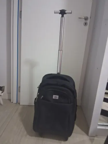 ? Mochila Executiva com Rodinhas WB - Prática e Espaçosa!