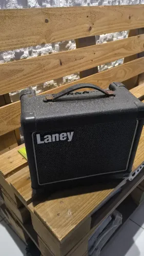 Caixa de guitarra Laney