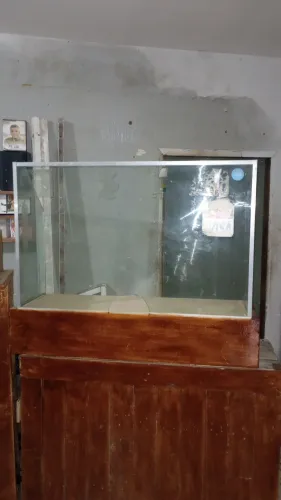 Caixa de vidro com gavetas para conveniência mercadinho etc.