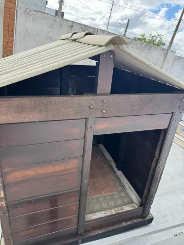 Casinha de pet em madeira maciça