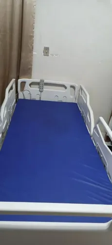 Cama hospitalar com controle remoto