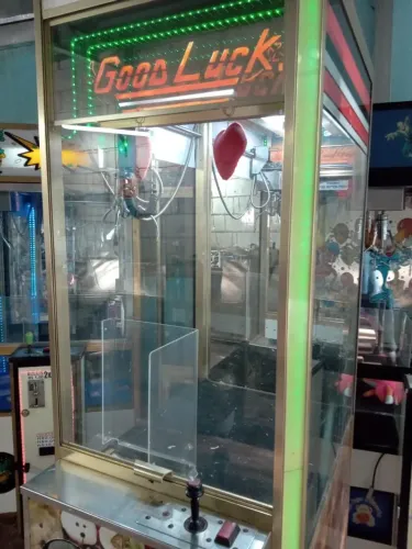 Máquina de pegar bichinho de pelucia