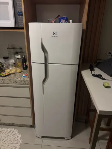 Vende geladeira eletrolux usada