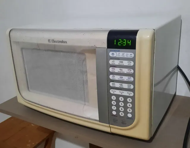 Microondas Electrolux 3OL ((ENTREGO))