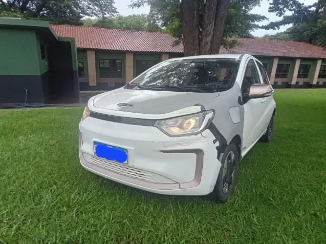 Carro 100% Elétrico - JAC E-JS1 62cv 5P Aut. 2023