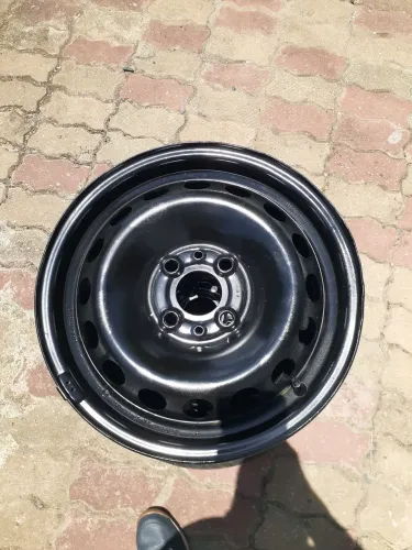 Roda de ferro original. FIAT ARO 14 PRETA