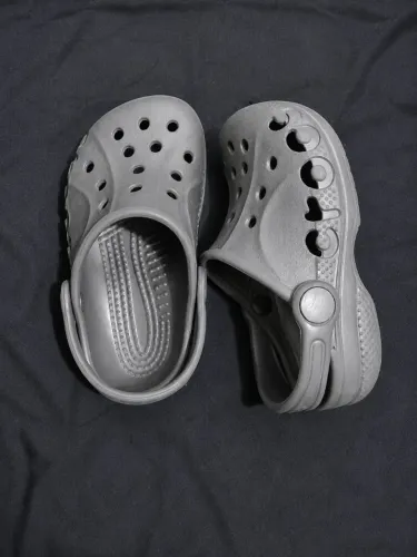 Sandália crocs preto infantil 