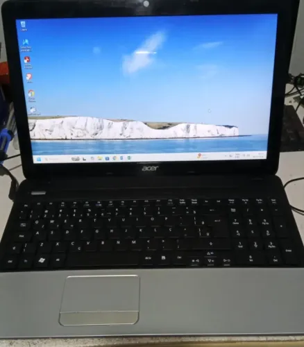 Notebook Acer i5 8 GB SSD 120 GB Tela 15,6" Teclado numérico
