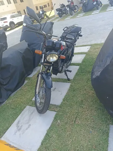 Vendo moto cg fan 125 partida elétrica.