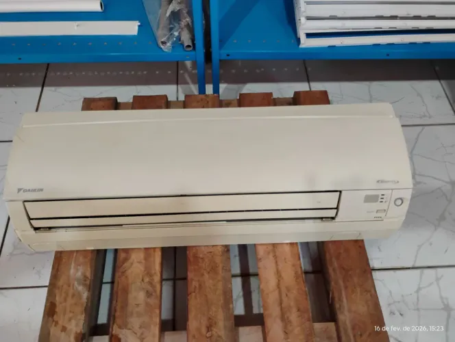 EVAPORADORA DAIKIN 12000 BTU MOD FTXS35KVM INVERTER QUENTE E FRIO 220V