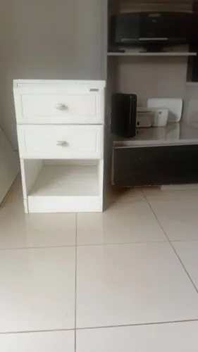 Criado mudo de madeira