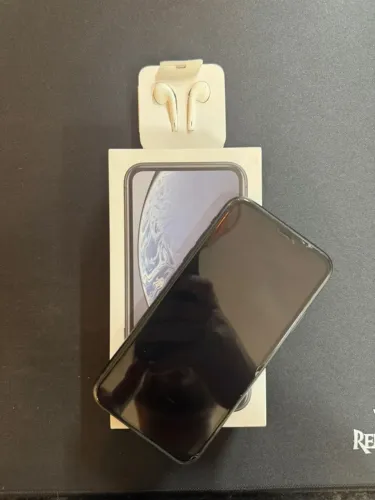 Iphone XR - 128gb - preto - com detalhes de uso