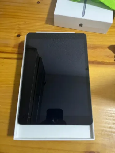 iPad Apple 9thº Geração Cinza - Semi-novo