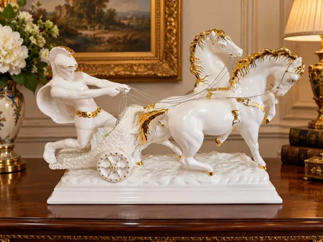 Peça de Colecionador - Grande Escultura Cerâmica Artística Tupy 55, 5 cm- Detalhes a ouro