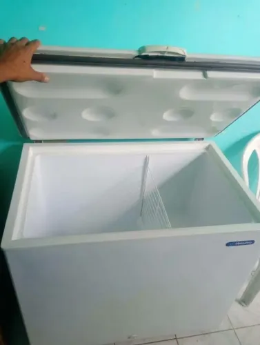 Freezer Horizontal Metalfrio - Muito Conservado e Gelando Perfeito!