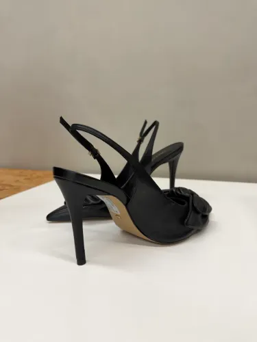 Scarpin Arezzo Preto Couro Salto Fino