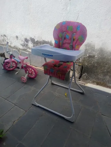 Cadeira de alimentação infantil