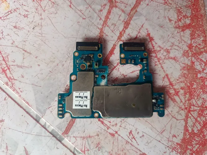 placa principal (placa-mãe ou lógica) do smartphone Samsung Galaxy A80 (modelo SM-A805F).