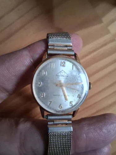 Vende-se Relógio Mondaine de corda