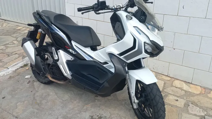Vendo honda adv moto bem conservada *96 conversar pelo zap
