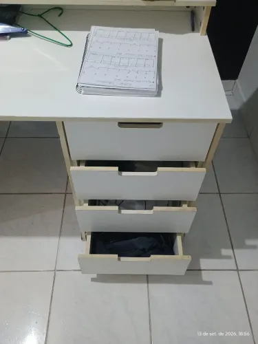 Escrivaninha para estudos